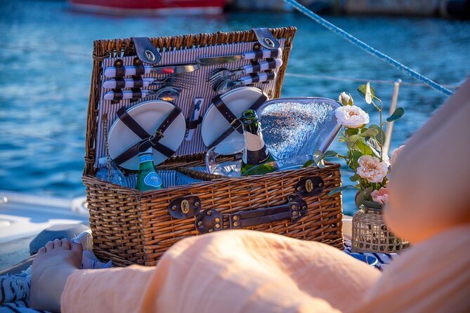Barcelona Private Romantic Sailing Tour - Key Points