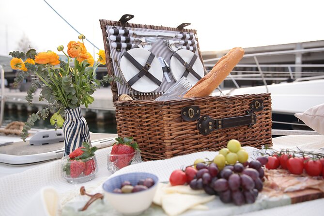 Barcelona Private Romantic Sailing Tour - Meeting and End Point