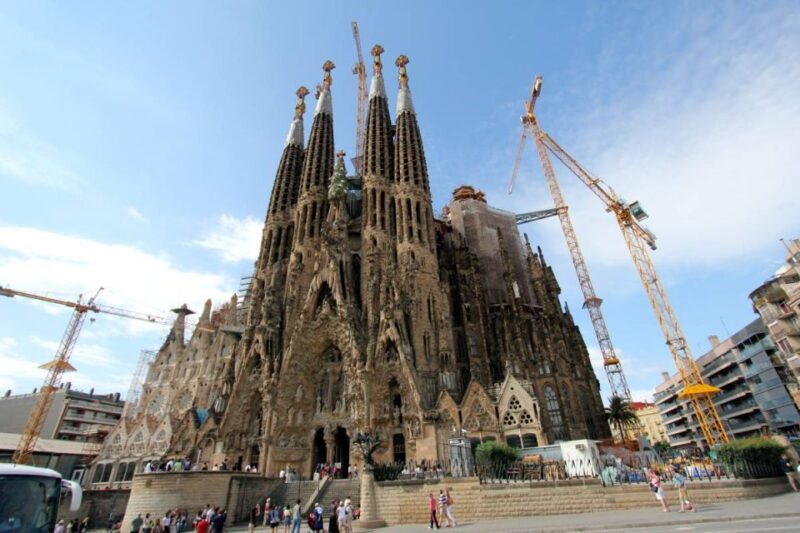 Barcelona: Private Sagrada Familia and Park Guell Tour - Sagrada Familia Exploration