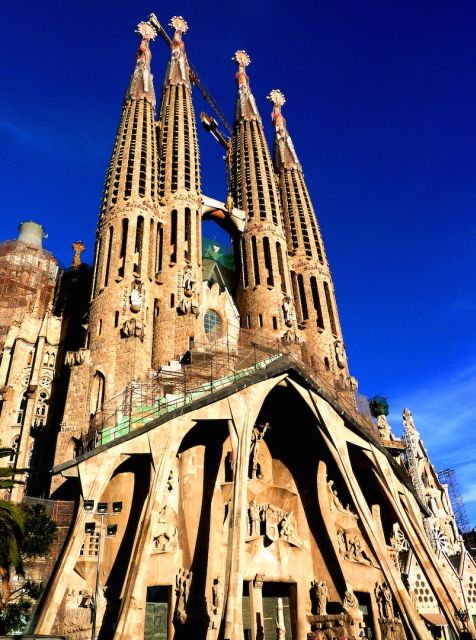 Barcelona: Private Sagrada Familia and Park Guell Tour - Inclusion and Exclusion