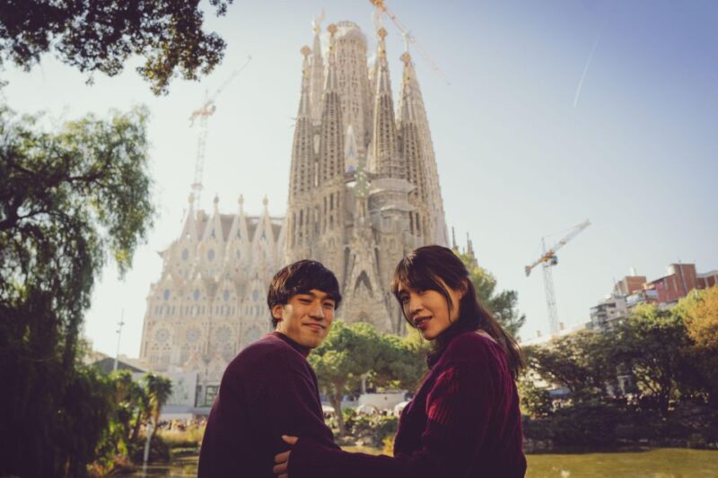 Barcelona: Professional Photoshoot Outside Sagrada Familia - Inclusions and Highlights