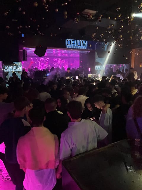 Barcelona Pub Crawl by KING The Best Party Tour - Flexible Booking and Cancellation