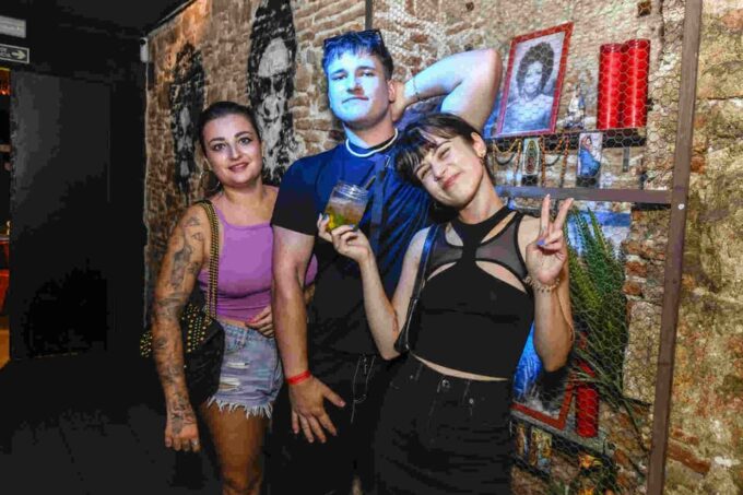 Barcelona: Pub Crawl With Optional Open Bar and VIP Entry - Dress Code Requirements