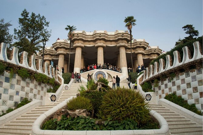 Barcelona: Reserved Group Entrance to Park Güell With Audio Guide - Must-See Attraction With Unique Architecture