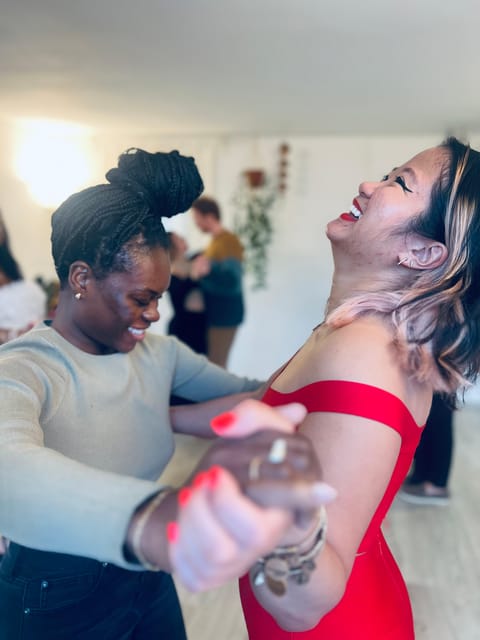 Barcelona: Rooftop Tango Lesson With Drinks and Videos - Lesson Structure and Format