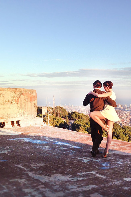 Barcelona: Rooftop Tango Lesson With Drinks and Videos - Instructor Expertise