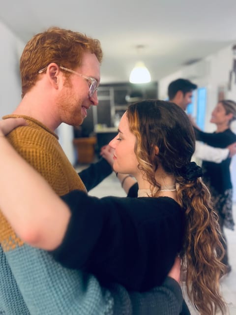 Barcelona: Rooftop Tango Lesson With Drinks and Videos - Class Suitability