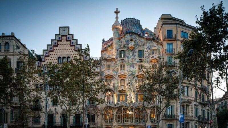 Barcelona: Sagrada Familia and City Tour With Hotel Pickup - Inclusions and Exclusions