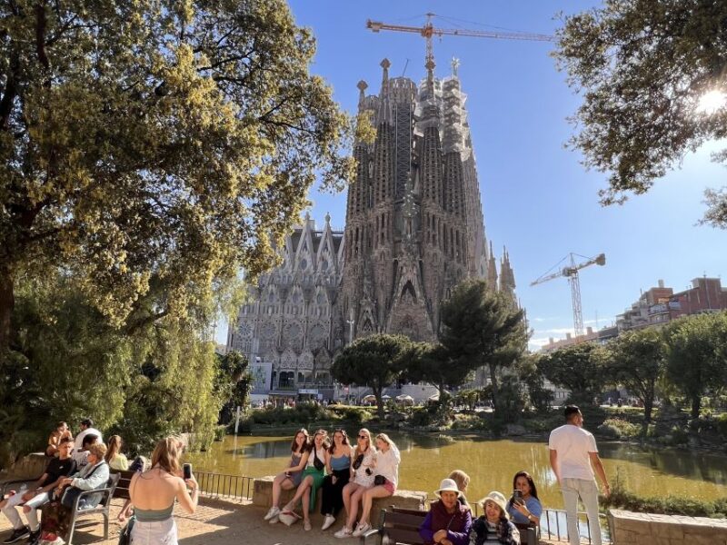 Barcelona: Sagrada Familia and Gaudi Houses Tour - Important Information