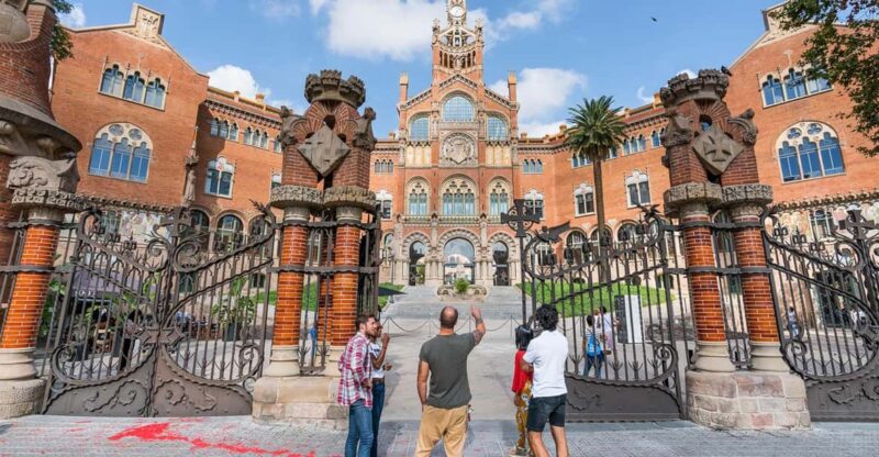Barcelona: Sagrada Familia and Highlights 5h Vespa Tour - Itinerary Details