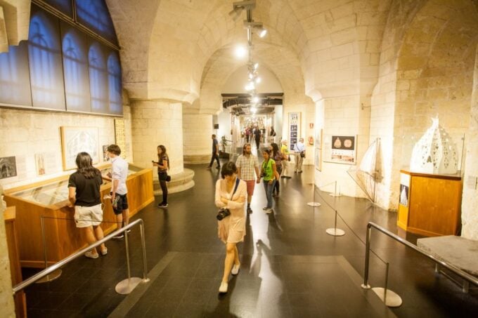 Barcelona: Sagrada Familia Entry Ticket With Audio Guide - Traveling to Sagrada Familia