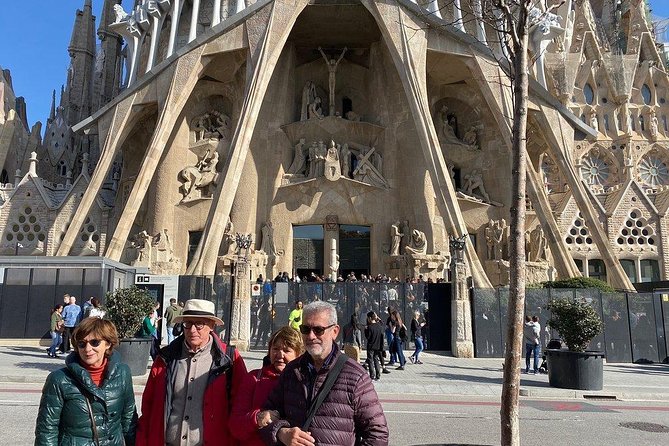 Barcelona : Sagrada Familia Guided Tour - Inclusions