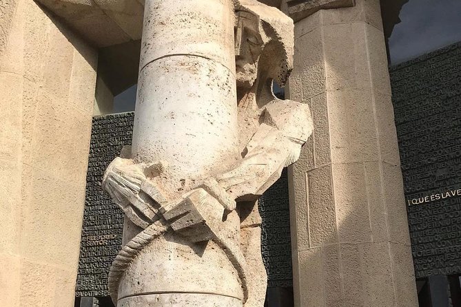 Barcelona : Sagrada Familia Guided Tour - Tour Language and Availability