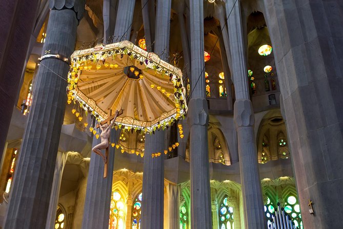 Barcelona: Sagrada Familia Guided Tour - Dress Code and Accessibility