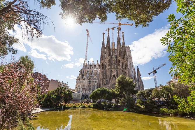 Barcelona: Sagrada Familia Guided Tour - Tower Access Considerations