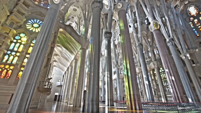 Barcelona & Sagrada Familia Half-Day Tour With Hotel Pickup - Small Group Experience