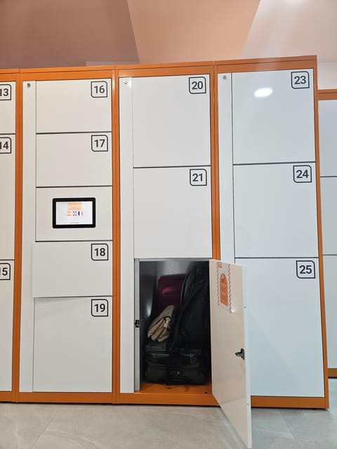 Barcelona Sagrada Familia: Luggage Storage 24H XXL Size 4 Min on Foot - Key Points