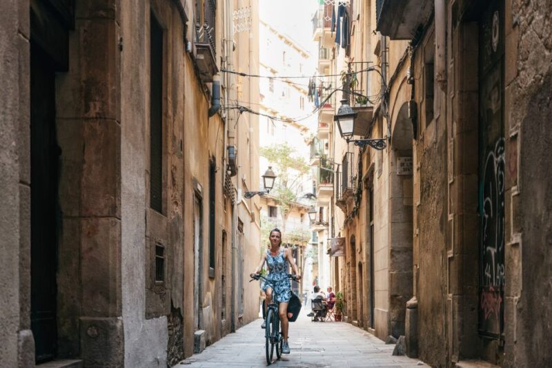 Barcelona: Sagrada Familia or City Sights Bike or Ebike Tour - Tour Experience