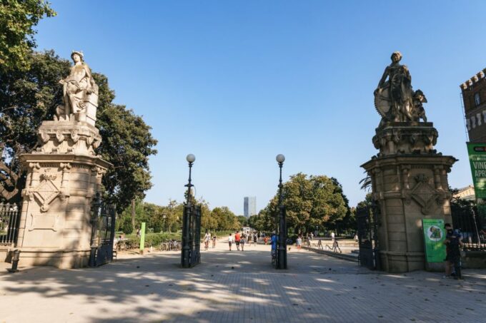 Barcelona: Sagrada Familia or City Sights Bike or Ebike Tour - Exploring Gaudis Masterpieces