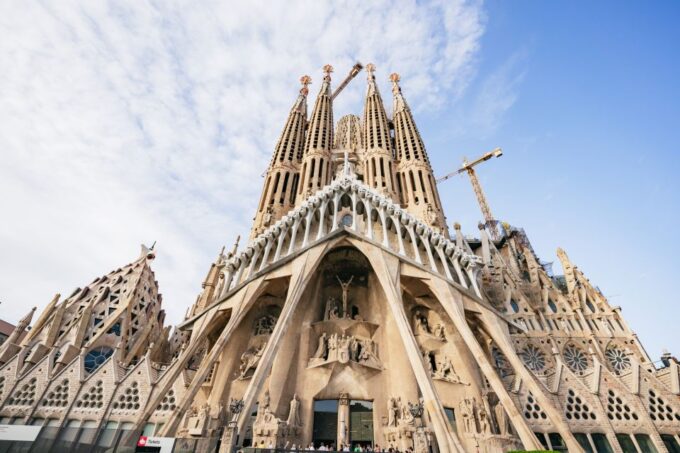 Barcelona: Sagrada Familia Skip-the-Line Entry Ticket & Tour - The Architectural Marvels of Sagrada Familia