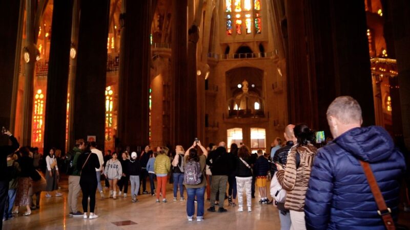 Barcelona: Sagrada Familia Skip-the-Line Guided Tour - Experience Highlights