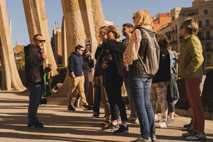 Barcelona: Sagrada Familia Skip-the-Line Guided Tour - Basilica Exterior and Interior
