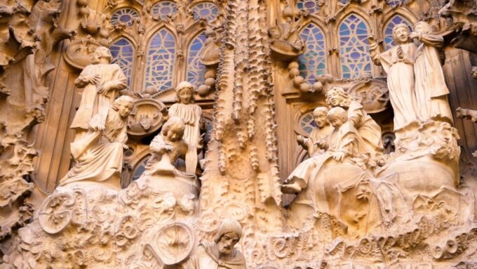 Barcelona: Sagrada Familia Skip-the-Line Guided Tour - Ongoing Construction and Artifacts