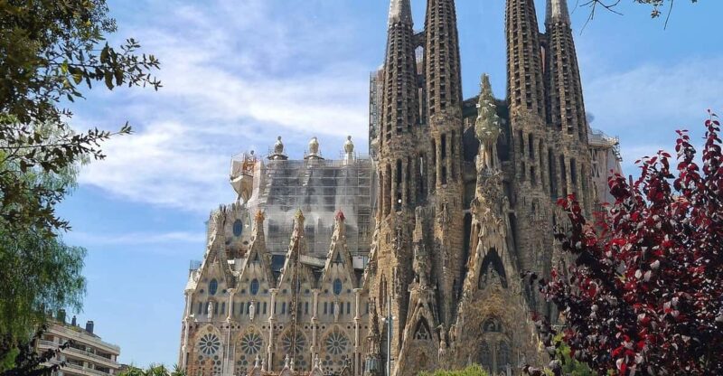 Barcelona: Sagrada Familia Skip the Line Guided Tour - Cancellation and Accessibility