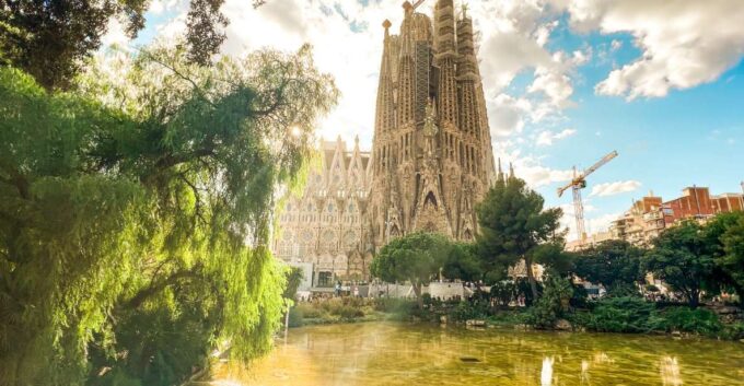 Barcelona: Sagrada Familia Skip-the-line Guided Tour - Tour Inclusions and Exclusions