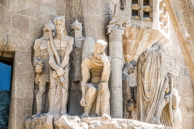 Barcelona: Sagrada Família Skip the Line Tour & Entry Ticket - What to Bring and Dress Code