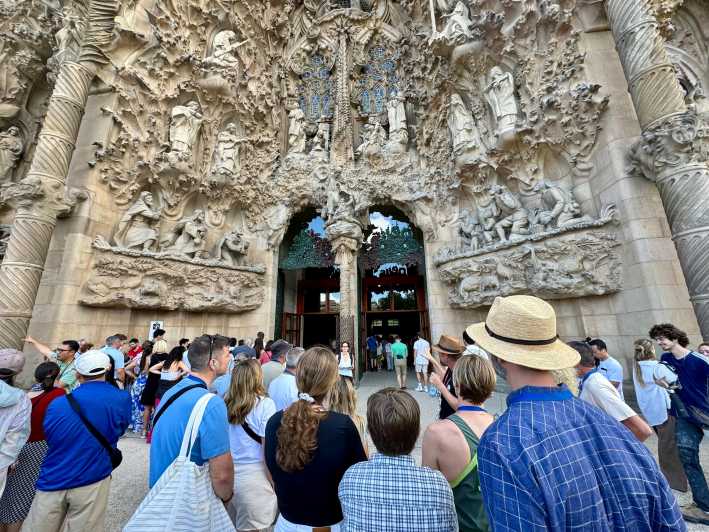 Barcelona: Sagrada Familia Small Group Tour & Skip the Line - Customer Experience and Reviews