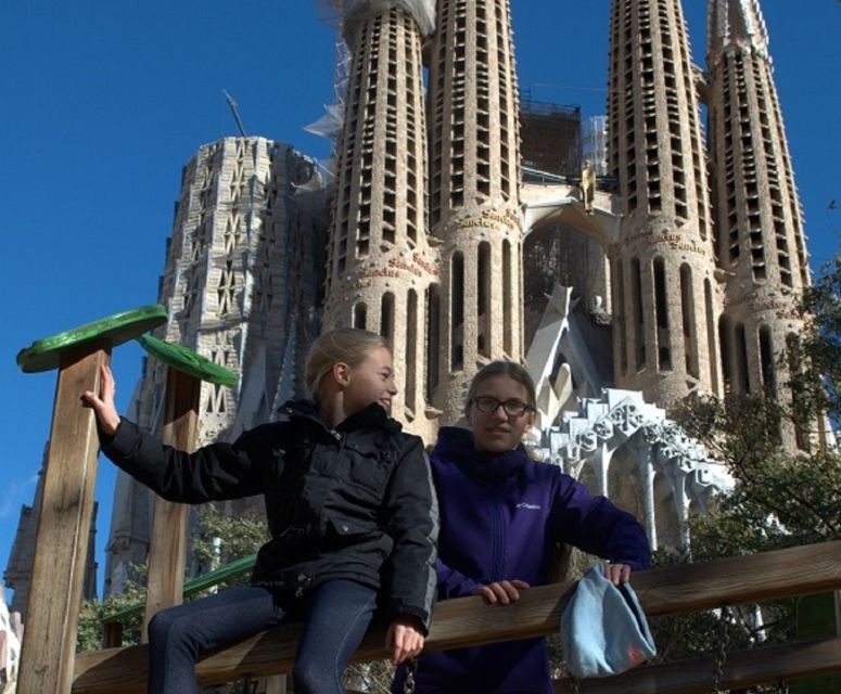 Barcelona: Sagrada Familia Tour of the Facades in English - Discovering Gaudis Visual Language