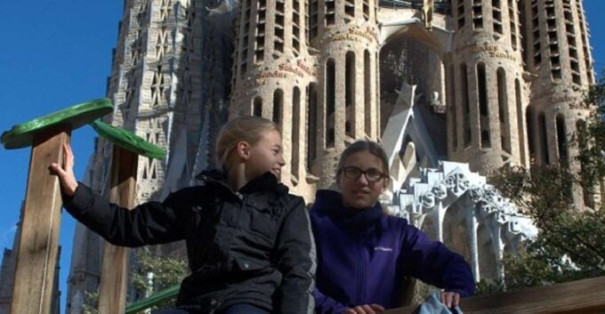 Barcelona: Sagrada Familia Tour of the Facades in English - Highlights of the Guided Tour