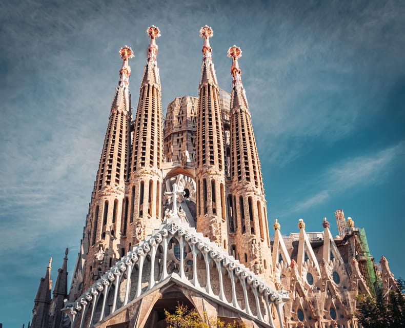 Barcelona: Sagrada Familia Tour With Skip-The-Line Access - Highlights of the Tour