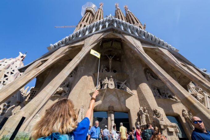 Barcelona: Sagrada Familia Tour With Skip-The-Line Access - Booking and Reservation Details