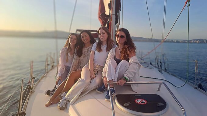 Barcelona: Sailing Tours With a Local Captain, Drinks and Snacks - FAQ