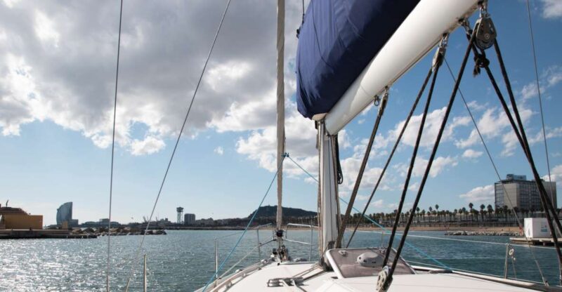 Barcelona: Sailing Trip With Brunch - Key Points
