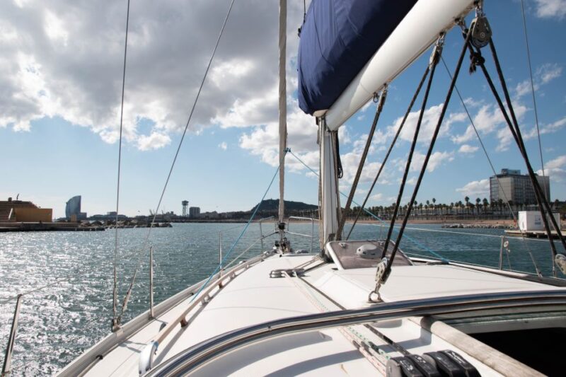 Barcelona: Sailing Trip With Brunch - Exploring the Barcelona Skyline