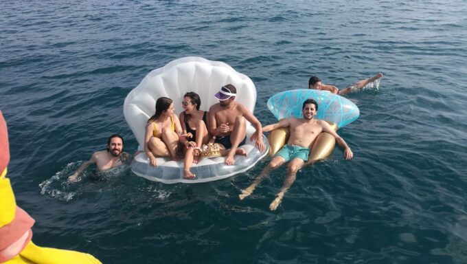 Barcelona: Sailing Trip With Drinks and Snacks - Exploring Barcelonas Landmarks