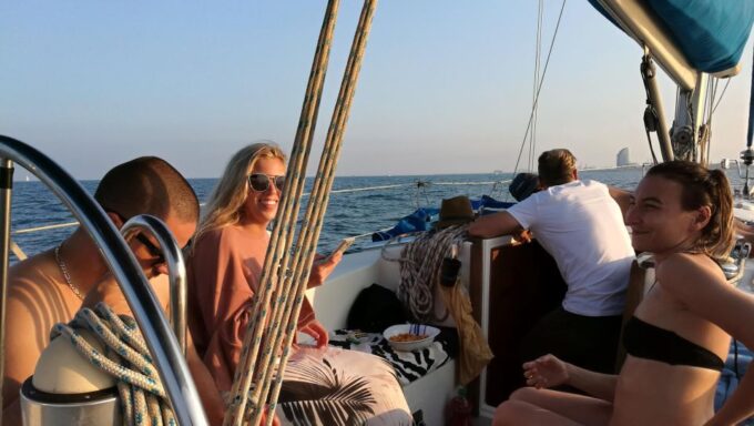 Barcelona: Sailing Trip With Drinks and Snacks - FAQ