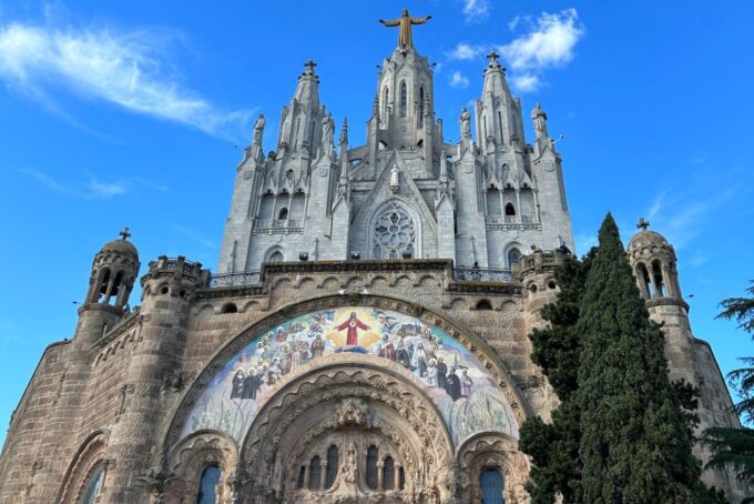 Barcelona: Self-Guided Highlights & History Walking Tour - Explore Iconic Landmarks