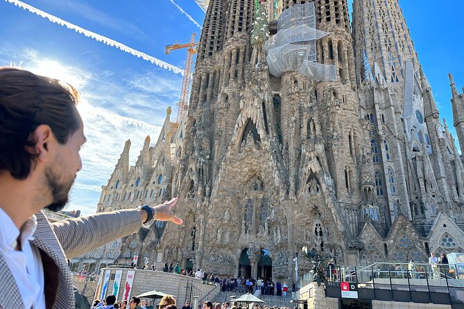 Barcelona Skip the Line Sagrada Familia & Gaudi Park Private Tour - Meeting and Pickup