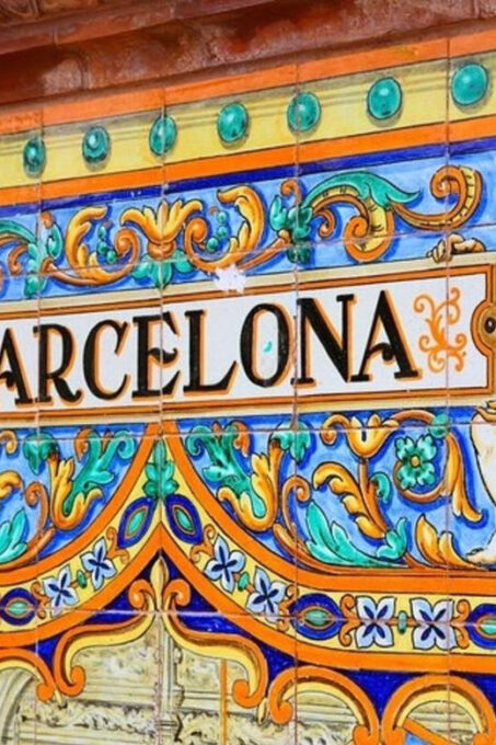 Barcelona : Street Art Walking Tour With A Guide - Explore Barcelonas Dynamic Street Art