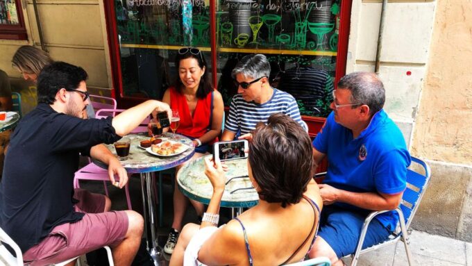 Barcelona: Street Food & Sightseeing Tour With Local Market - Important Notes