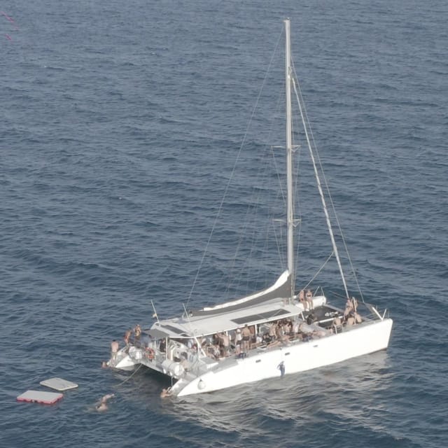 Barcelona: Sunset Boat Party With Pre-Party, Drinks & Snacks - Included Offerings