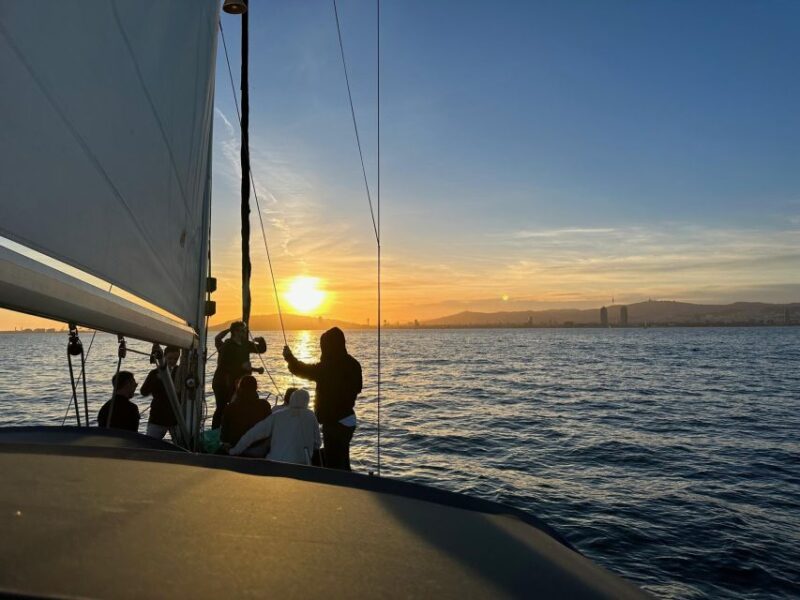 Barcelona: Sunset Boat Trip With Unlimited Cava Wine - Meeting Point
