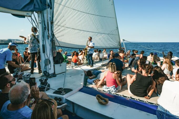 Barcelona: Sunset Catamaran Cruise With Live Music - Meeting Point and Preparation