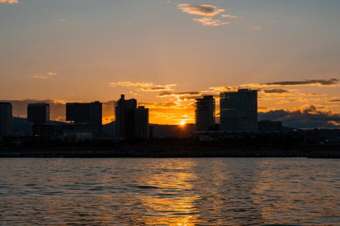 Barcelona: Sunset Catamaran Cruise With Wine and Tapas - Customer Feedback and Ratings