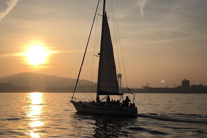 Barcelona Sunset Cruise With Open Bar of Cava & Local Champagne - Group Size and Traveler Capacity