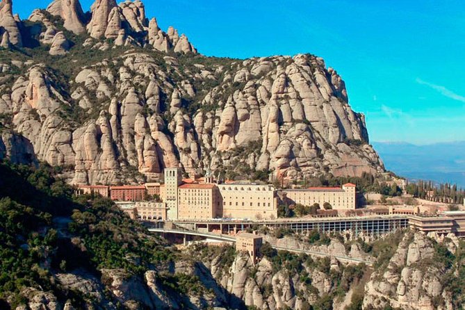 Barcelona to Montserrat: Guided Tour & Return Bus Transfers - Meeting and Pickup Details
